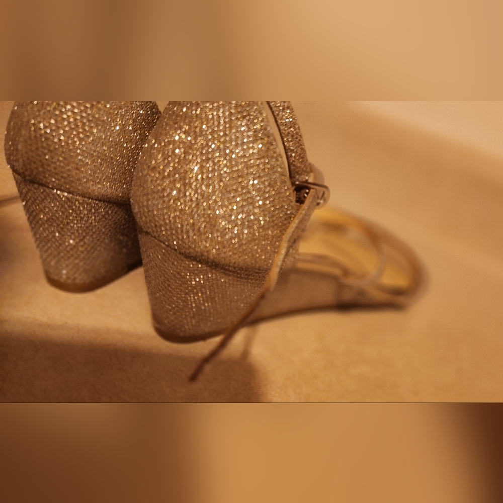 Badgley Mischka Light Gold American Glamour Wedge Heel Size 8.5 - Picture 4 of 9
